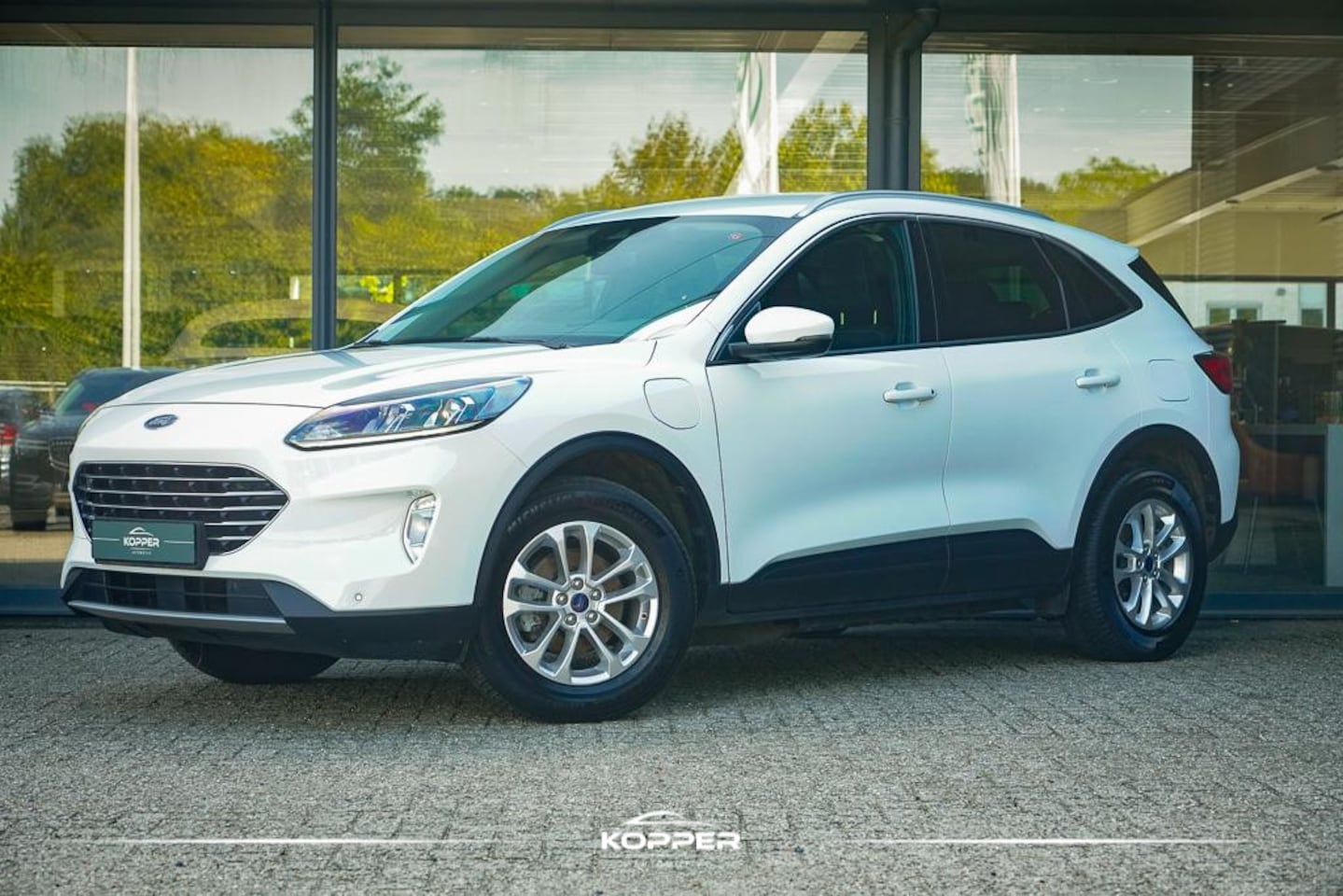 Ford Kuga - 2.5 PHEV Titanium / Afneembare trekhaak / Privacy Glass / Stoelverwarming / Incl BTW - AutoWereld.nl