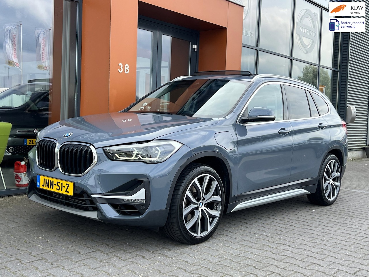 BMW X1 - XDrive25e eDrive|Pano|Trekhaak|Sfeerverl.|HUD|Memory - AutoWereld.nl