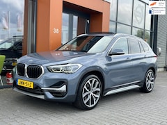 BMW X1 - XDrive25e eDrive|Pano|Trekhaak|Sfeerverl.|HUD|Memory