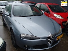 Alfa Romeo 147 - 2.0 T.Spark Distinctive st bekr airco elek pak nap apk