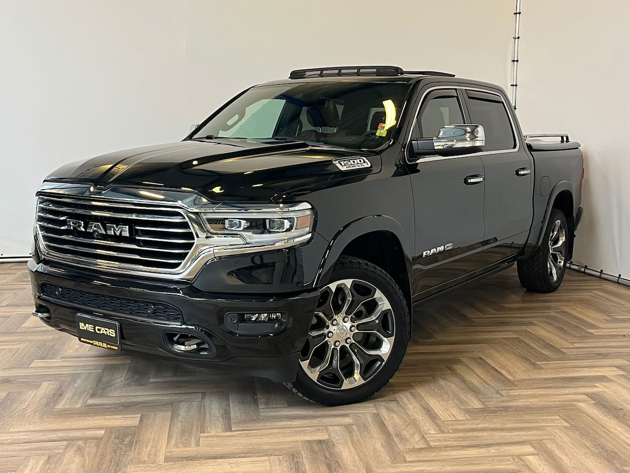 Dodge Ram 1500 - 5.7 V8 4x4 Crew Cab Longhorn|NAP|HUD|PANO|LUCHTVERING| - AutoWereld.nl