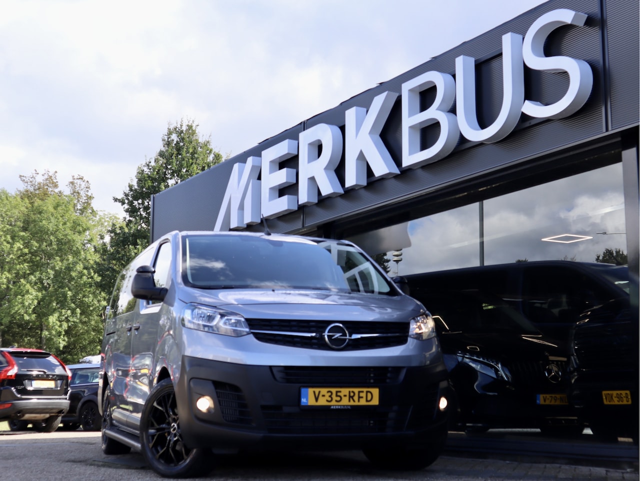 Opel Vivaro - 2.0 HDI LANG LUXE DUBBELE CABINE MARGE-BTW VRIJ - AutoWereld.nl