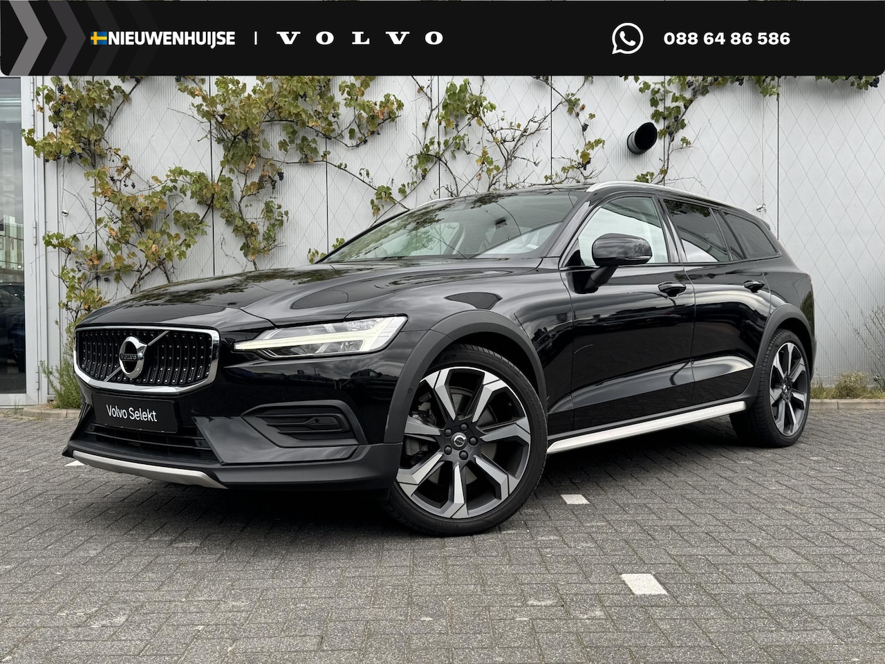 Volvo V60 Cross Country - 2.0 B5 AWD Pro | Trekhaak | Panoramadak | Achteruitrijcamera | Parkeersensoren | Keyless E - AutoWereld.nl