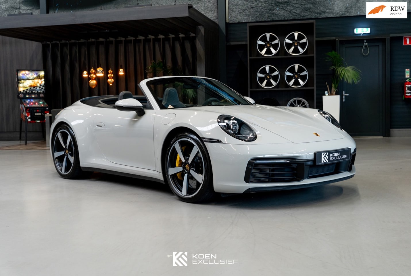 Porsche 911 Cabrio - 992 3.0 Carrera 4 S Km-stand 25999 - AutoWereld.nl
