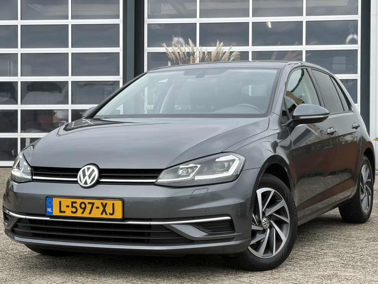 Volkswagen Golf - 1.0 TSI Comfortline Business 110pk DSG | Virtual Cockpit | Apple Carplay/Android Auto | Cr - AutoWereld.nl