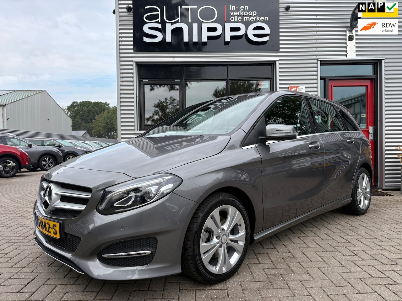 Mercedes-Benz B-klasse - 180 Ambition -AUTOMAAT-1STE EIGENAAR-DEALER ONDERHOUDEN-SPORTSTOELEN-CLIMA-CAMERA-CRUISECO - AutoWereld.nl
