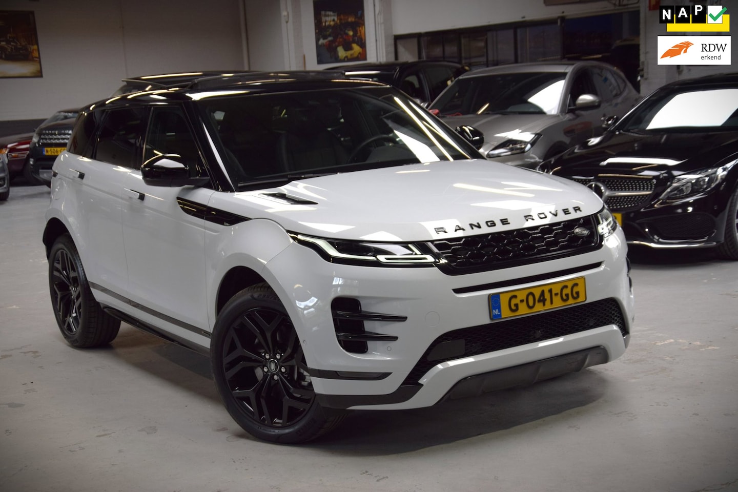 Land Rover Range Rover Evoque - 2.0 P200 AWD R-Dynamic Navi|Panoramadak|Leder|Head-up|200pk!|Org.NL|ACC|Dealer Onderhouden - AutoWereld.nl