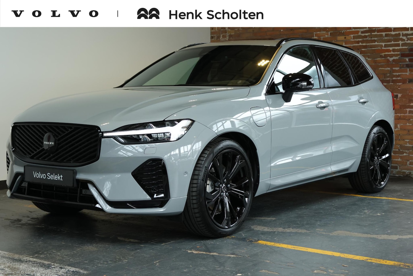 Volvo XC60 - T6 Plug-in hybrid AWD Ultra Black Edition | Panoramadak | Trekhaak | Luchtvering | Verwarm - AutoWereld.nl
