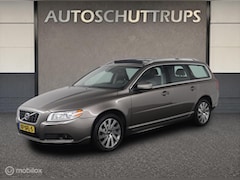 Volvo V70 - 1.6 T4 Limited Edition LEDER / STOELVERW. / DAKJE / TR.HAAK / NAVI / CLIMA / CRUISE