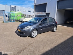Renault Clio - 1.6-16V Privilège