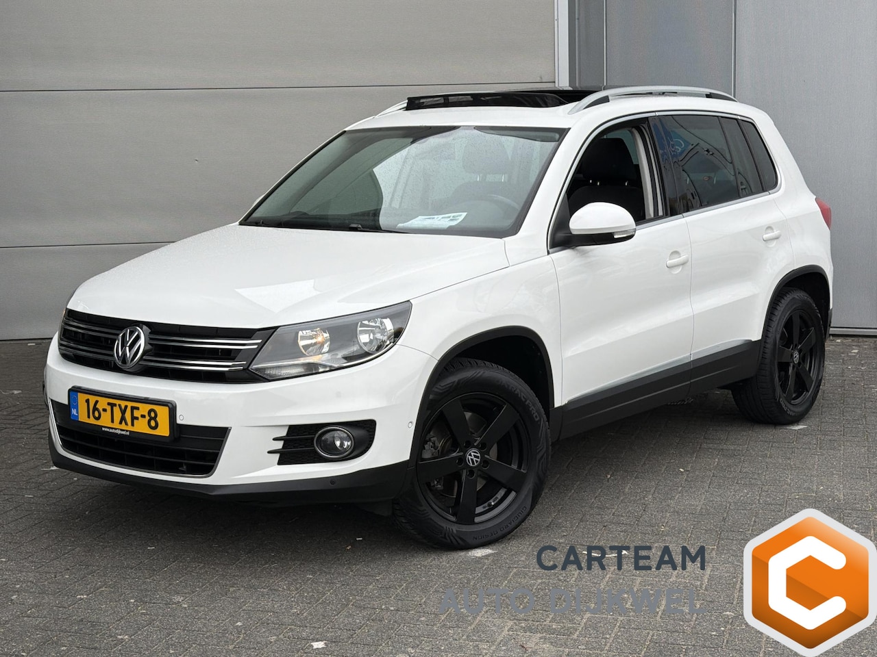 Volkswagen Tiguan - 1.4 TSI Sport&Style | Panodak | Trekhaak | Navi - AutoWereld.nl