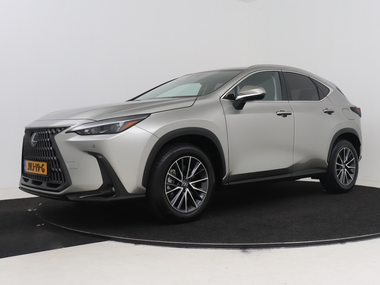 Lexus NX - 450h+ AWD Luxury Line 450h+ AWD Luxury Line - AutoWereld.nl