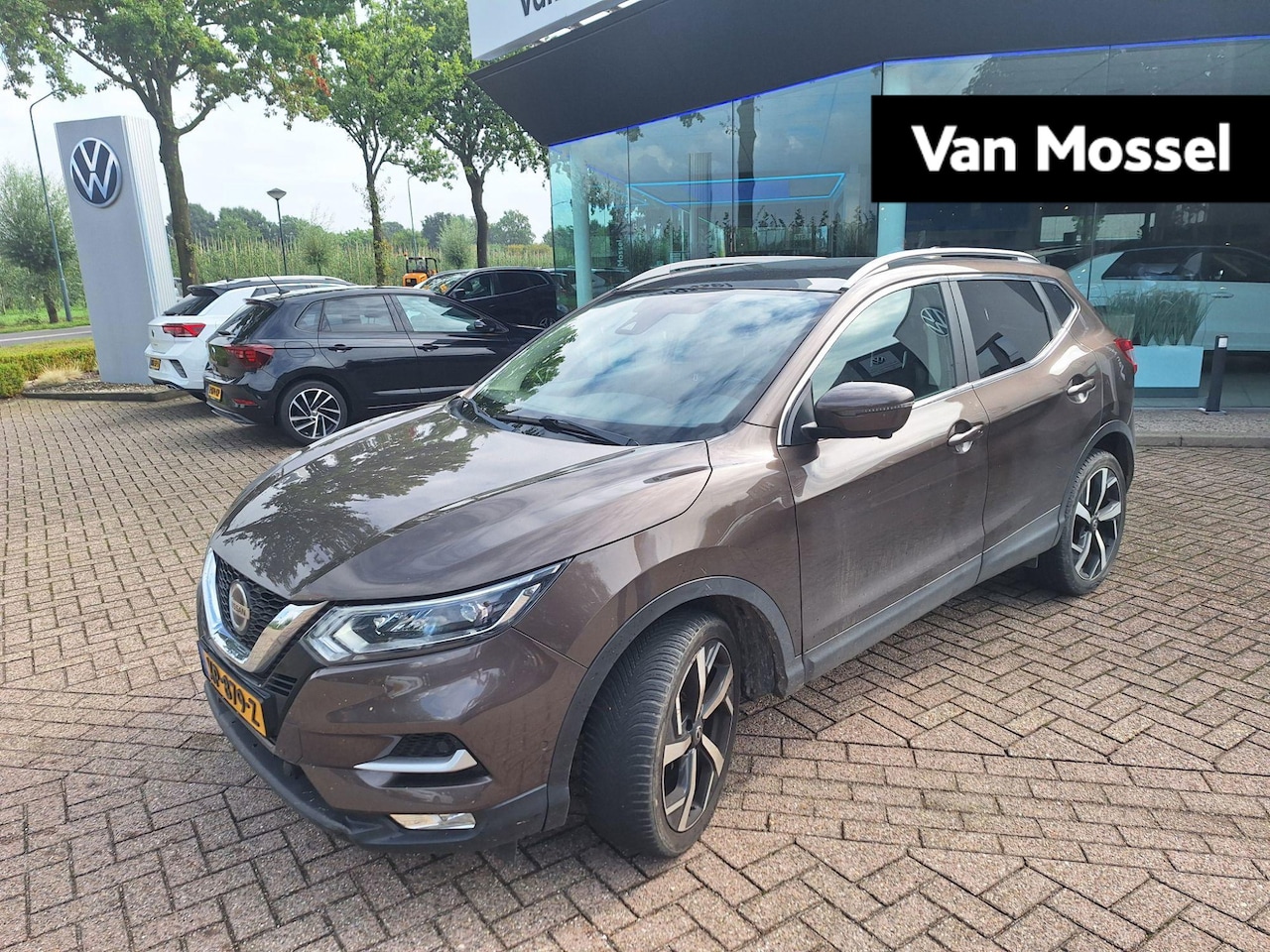 Nissan Qashqai - 1.2 Tekna | PANORAMADAK | CAMERA | NAVIGATIE | STOELVERWARMING | TREKHAAK - AutoWereld.nl