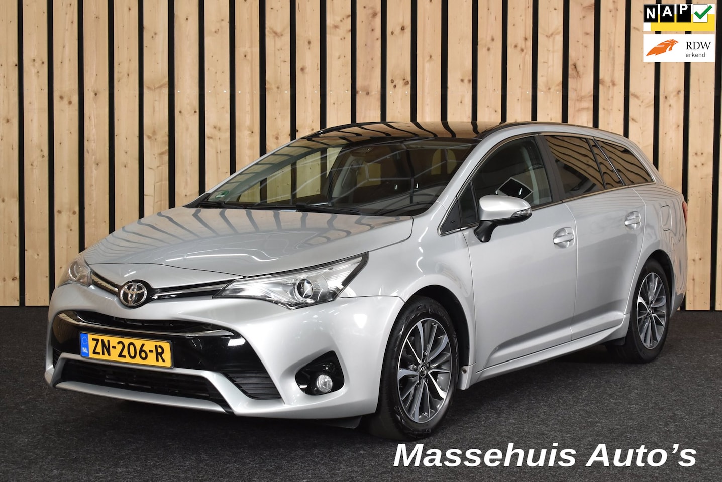 Toyota Avensis Touring Sports - 1.8 VVT-i SkyView Edition 147 pk Panodak 2e eig. NL-auto Camera Clima Cruise + Nwe APK - AutoWereld.nl