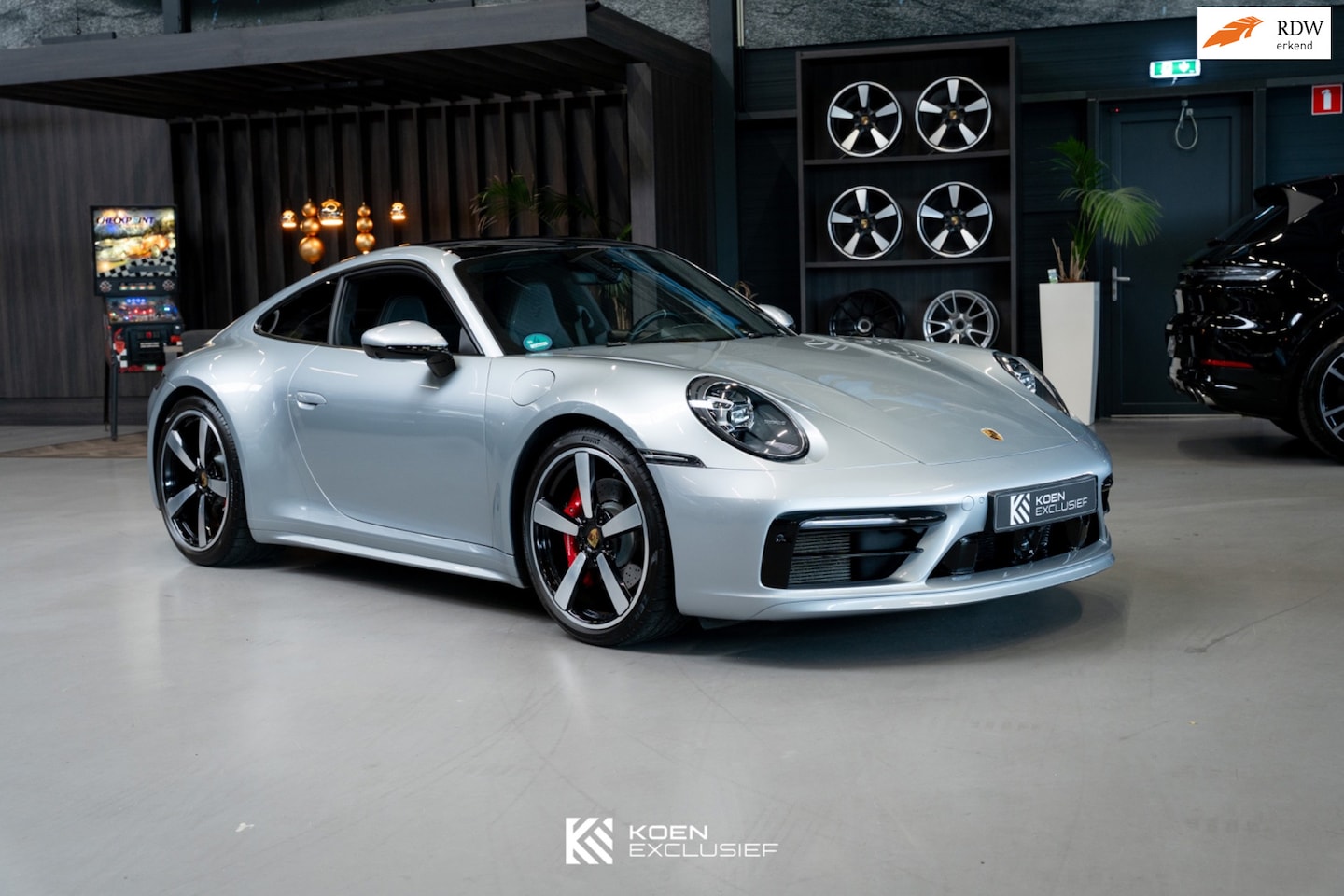 Porsche 911 - 992 3.0 Carrera 4 S Approved tot 02-04-2027 - AutoWereld.nl