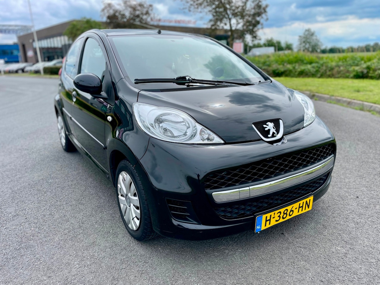 Peugeot 107 - 1.0-12V XS 1.0-12V XS, 5drs, Aut, Airco, Elektr ramen, Radio CD speler, Toerenteller, Goed oh! - AutoWereld.nl