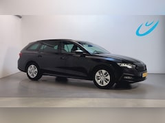 Skoda Octavia Combi - 1.0 e-TSI DSG Sport Business Trekhaak Navigatie Sfeerverlichting Parkeersensoren