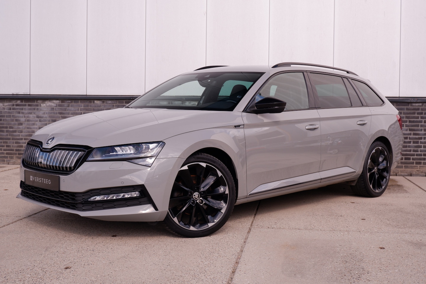 Skoda Superb Combi - 1.4 TSI iV Sportline Business | Elek. Trekhaak | Memory | Sfeerverlichting | Carplay | Nav - AutoWereld.nl