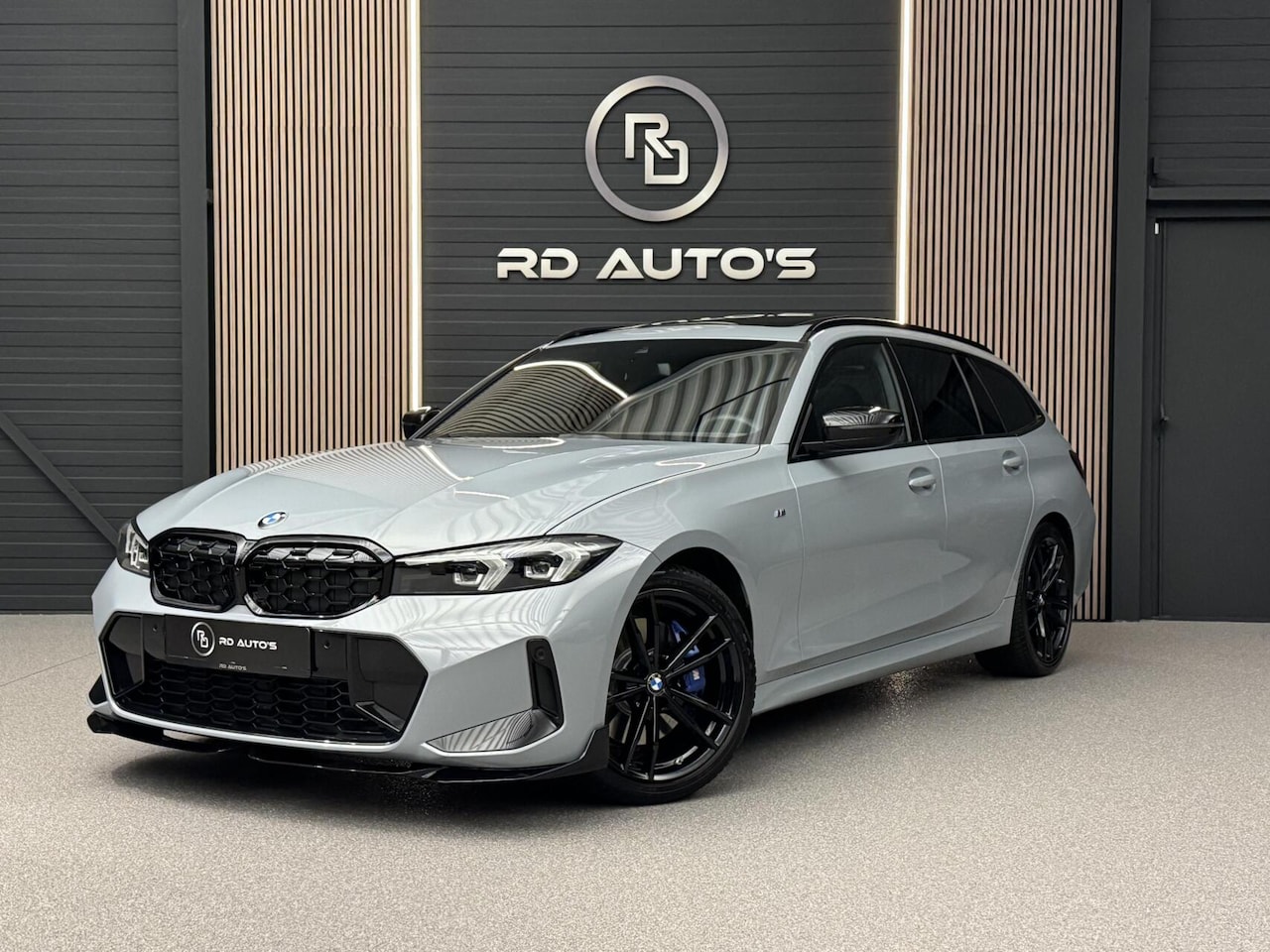 BMW 3-serie Touring - 318i M Sport Pano Carbon H/K Brooklyn Grau Carplay Led - AutoWereld.nl