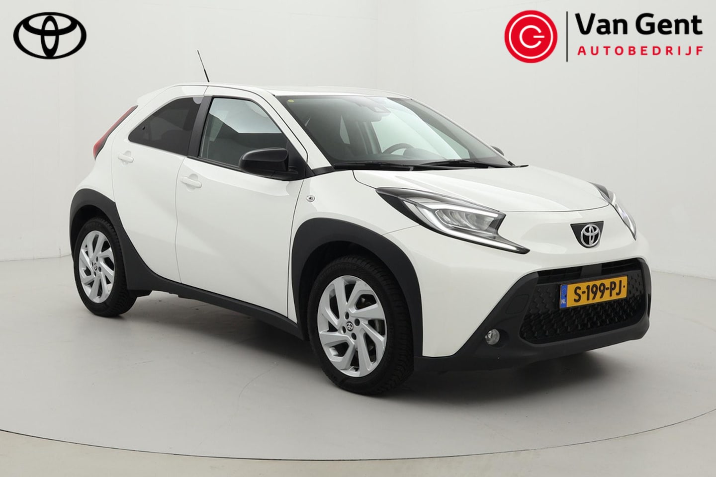 Toyota Aygo X - 1.0 VVT-i MT first | Apple Carplay / Android Auto | LED | Adaptive Cruise | Clima | Camera - AutoWereld.nl