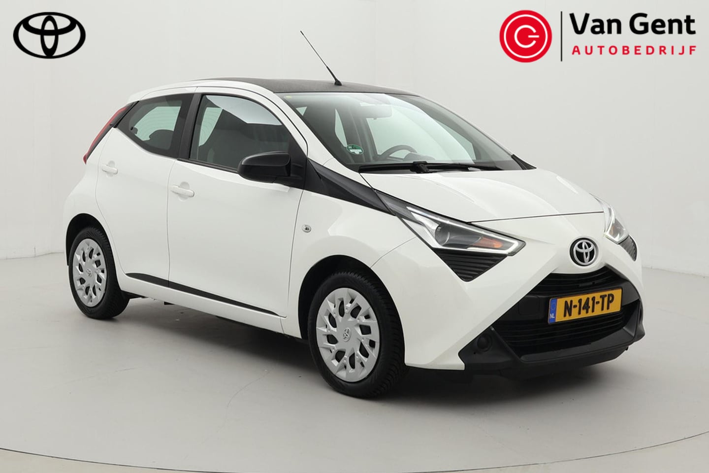Toyota Aygo - 1.0 VVT-i x-play | Apple Carplay / Android Auto | Airco | Camera | DAB | Bluetooth - AutoWereld.nl