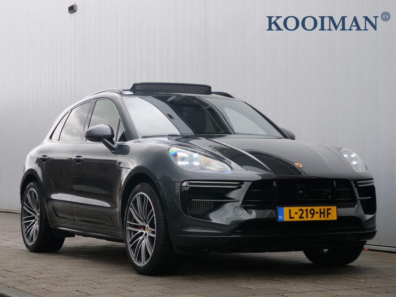 Porsche Macan - 2.9 Turbo 441 Pk Automaat Navi / DAB / Leer / Luchtvering / Pano-dak / Apple Carplay - AutoWereld.nl