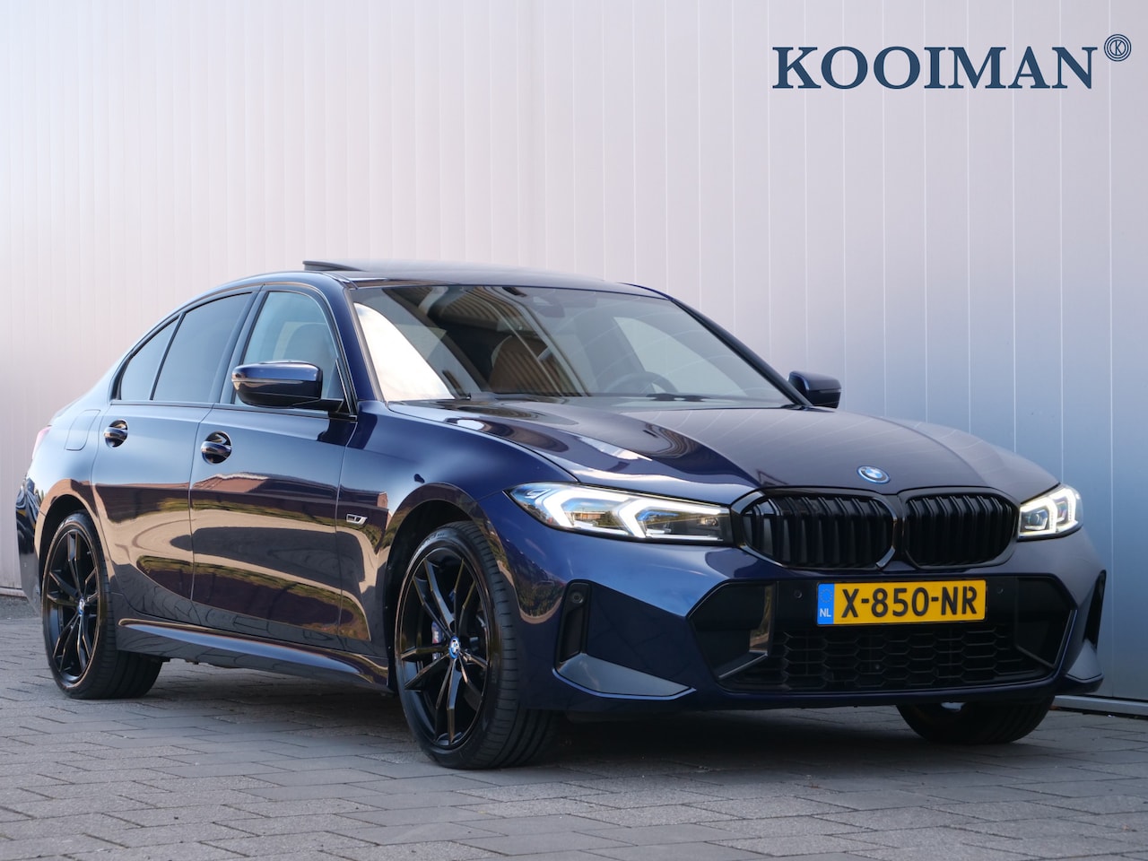 BMW 3-serie - 330e 292 Pk Automaat Navi / DAB / Leer / Apple Carplay / M-pakket / Schuifdak - AutoWereld.nl