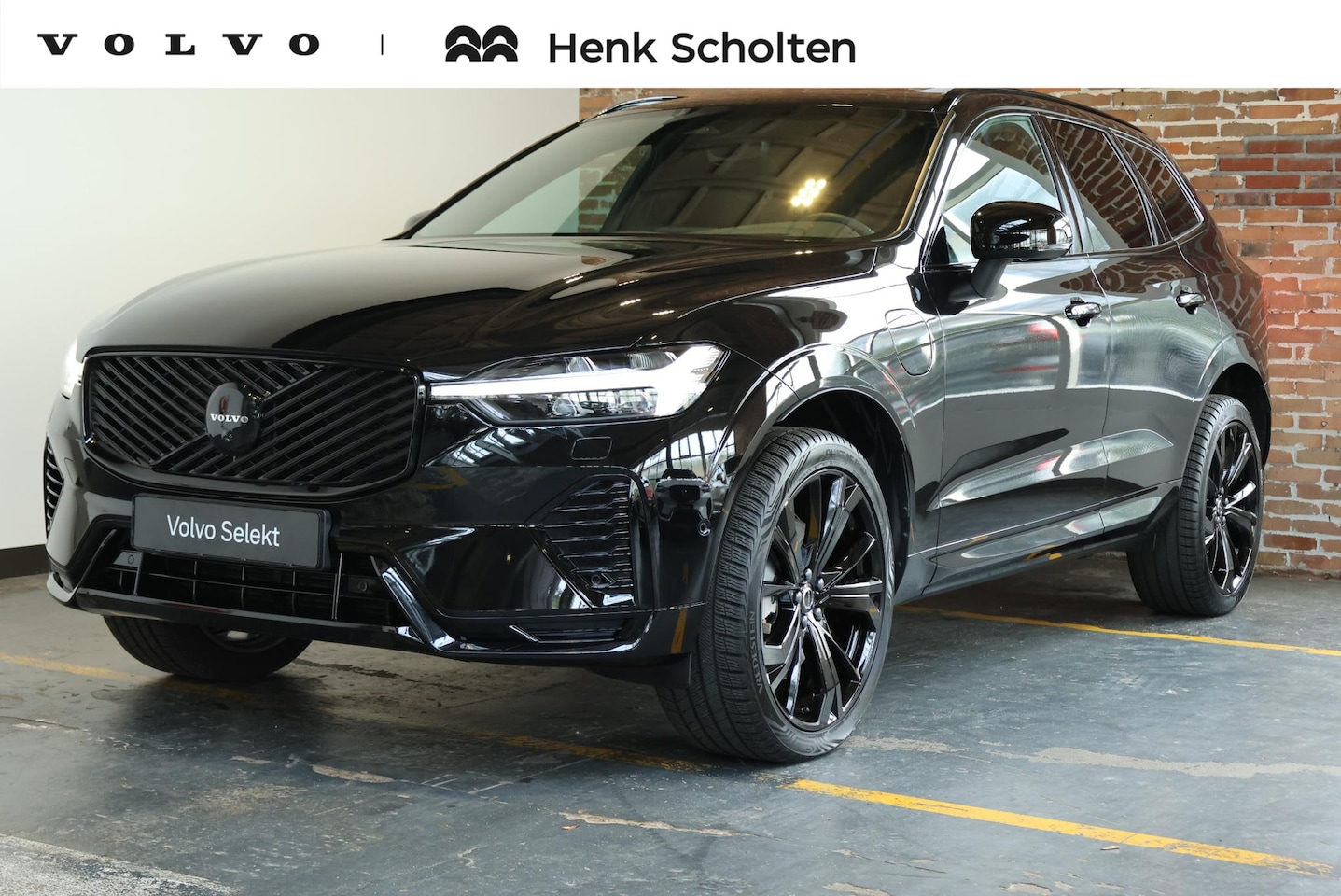 Volvo XC60 - 2.0 T6 Plug-in hybrid AWD Ultra Black Edition | Panoramadak | Trekhaak | Luchtvering | Ver - AutoWereld.nl