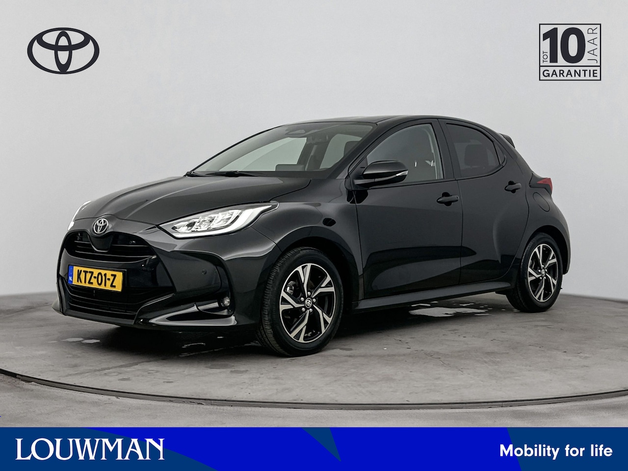 Toyota Yaris - 1.5 Hybrid 115 First Edition | Parkeersensoren V+A | Blindspot | Stuur-Stoelverwarming | - AutoWereld.nl