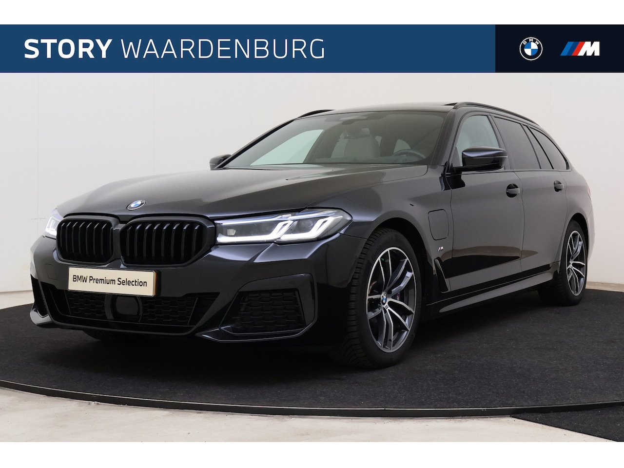 BMW 5-serie Touring - 530e M Sport Automaat / Trekhaak / Panoramadak / Comfortstoelen / Comfort Access / Laserli - AutoWereld.nl