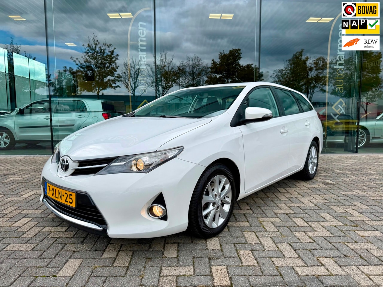 Toyota Auris Touring Sports - 1.3 Now 1.3 Now, NAP, Trekhaak 1000kg trekken, Climate Control - AutoWereld.nl
