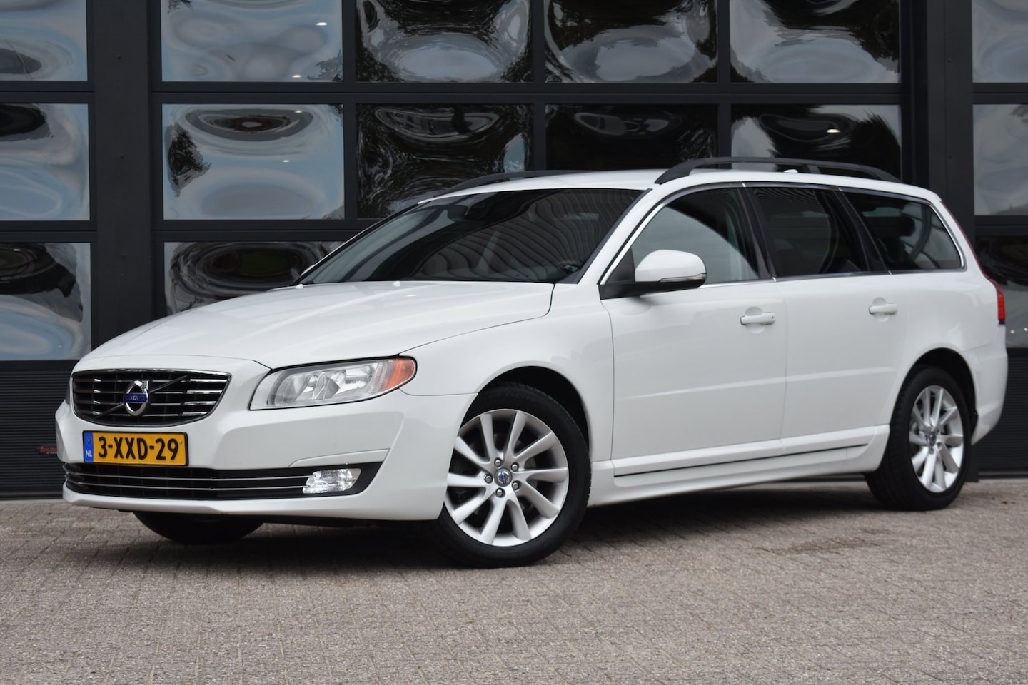 Volvo V70 - 1.6 T4 Momentum '14 Leder Clima Navi Cruise Inruil mogelijk - AutoWereld.nl