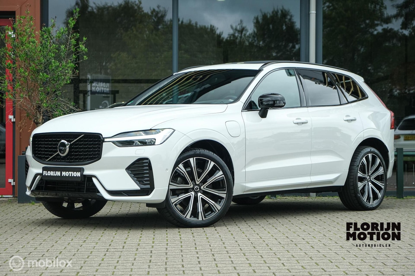 Volvo XC60 - 2.0 T6 Plug-in hybrid AWD Plus Dark Longe Range | Pano | Harman Kardon | 360 camera | Trek - AutoWereld.nl