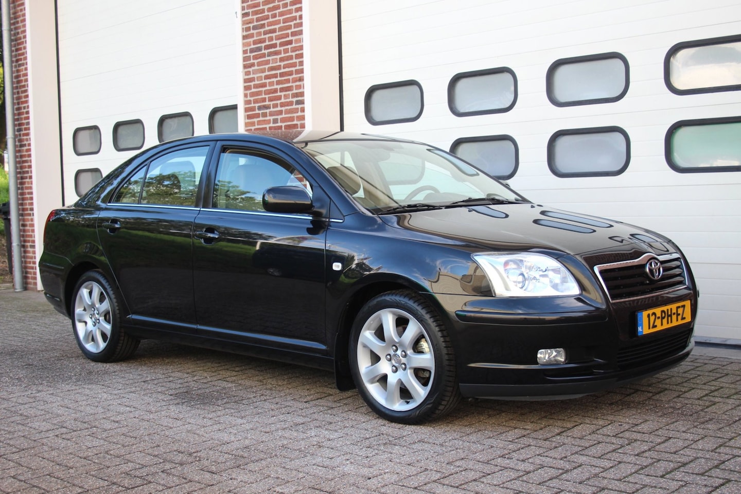 Toyota Avensis - 2.0 VVTi Executive * Leder / Automaat / 30.946Km Nap! * - AutoWereld.nl