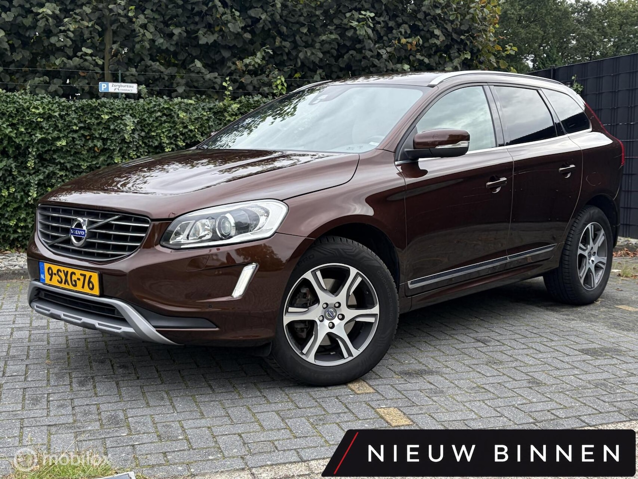 Volvo XC60 - 2.0 T5 FWD Momentum LEDER / AUTOMAAT / TR.HAAK / SUPER ONDERHOUDEN! / - AutoWereld.nl