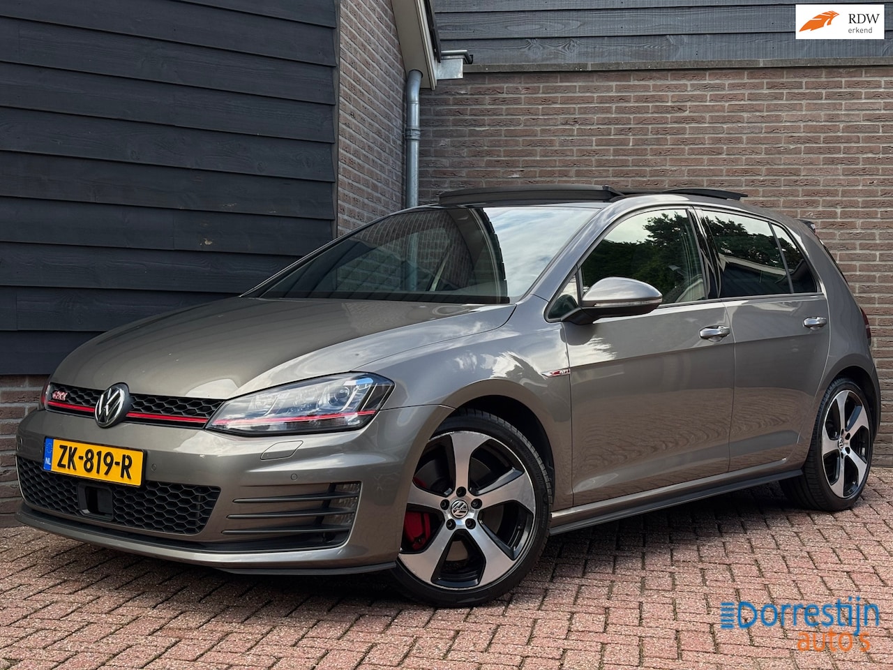 Volkswagen Golf - 2.0 TSI GTI Performance | 230pk | Panorama | Automaat | ACC - AutoWereld.nl