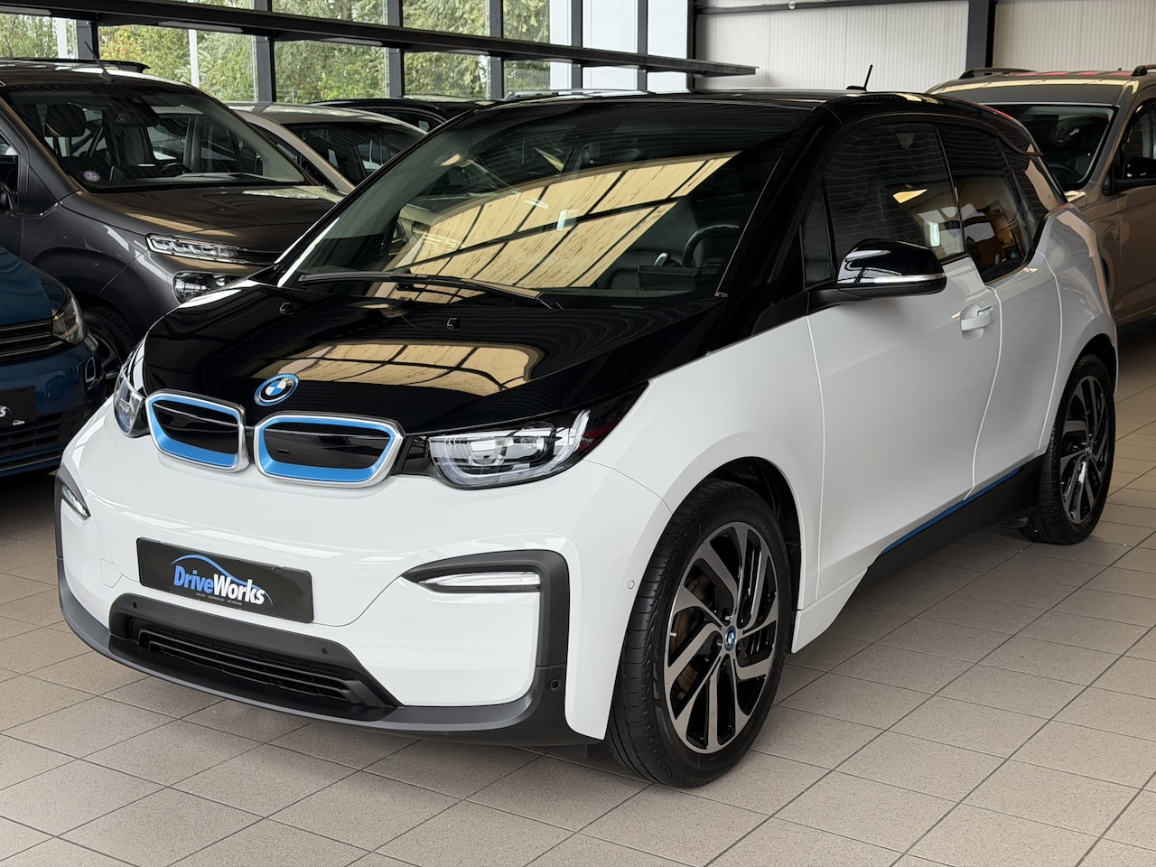 BMW i3 - Executive Edition 120Ah 42 kWh | Leer | Carplay | Camera | SOH Interesse, Proefrit? Bel of - AutoWereld.nl