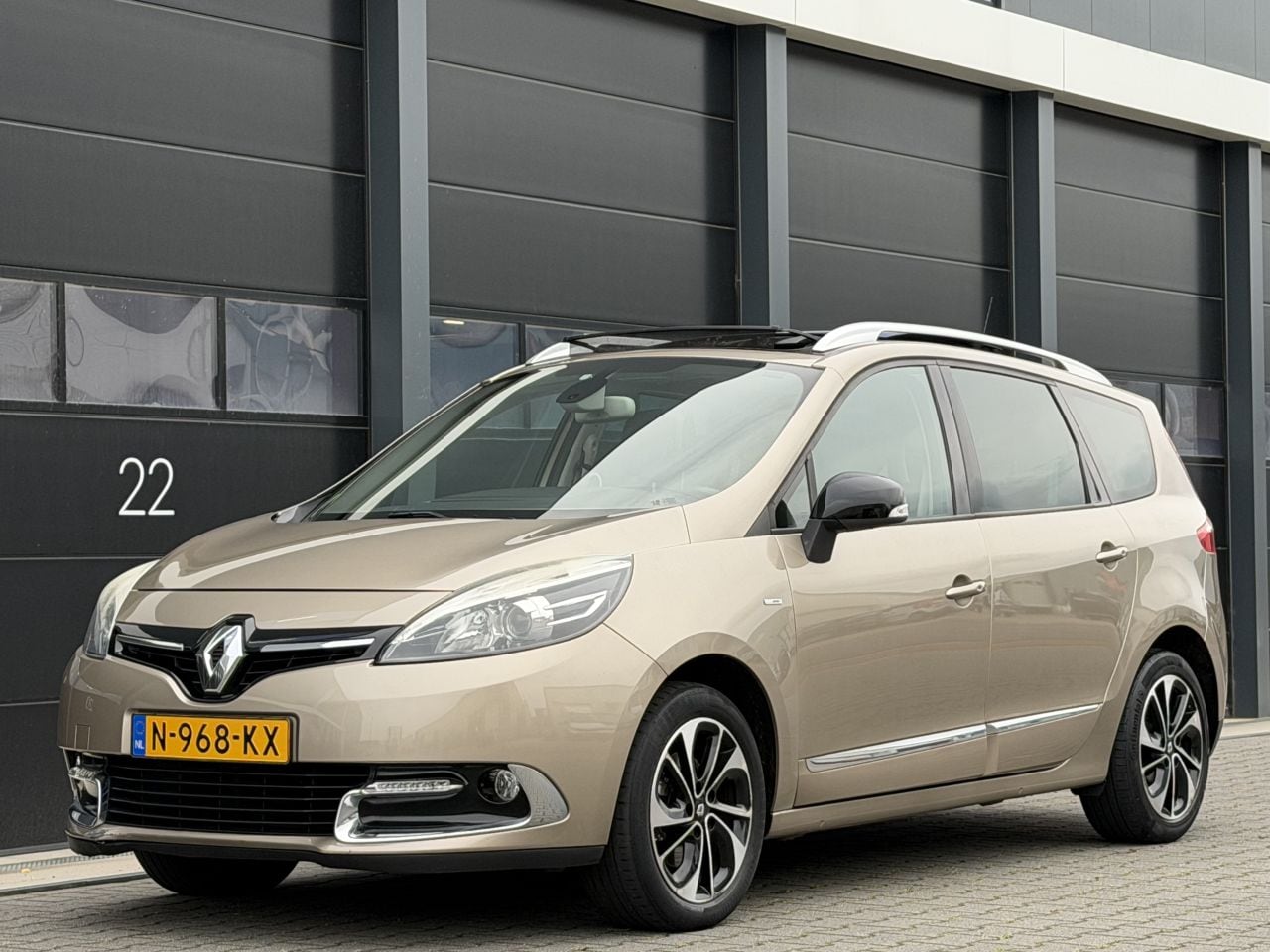 Renault Grand Scénic - 1.5 dCi Bose Pano Clima 7-PERS - AutoWereld.nl