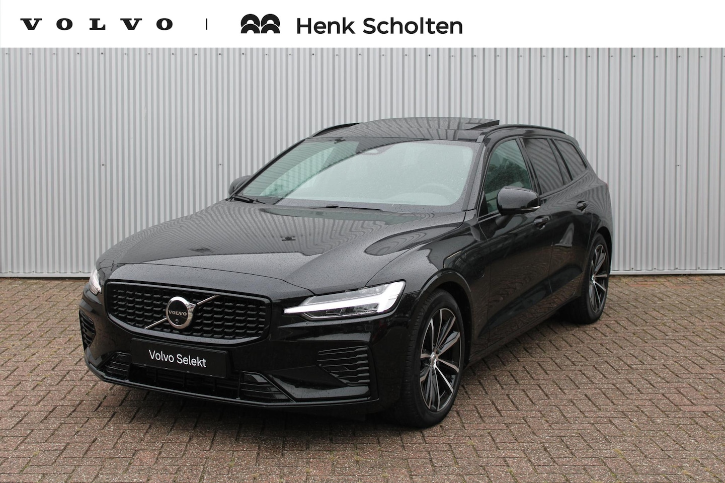 Volvo V60 - T8 Plug-in hybrid AWD Ultra Dark | Panoramadak | Trekhaak | Premium audio by Harman Kardon - AutoWereld.nl