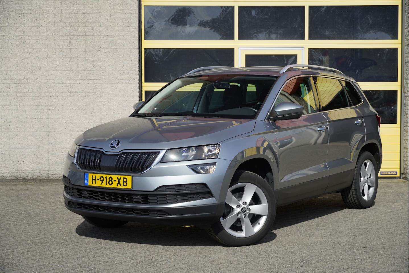 Skoda Karoq - 1.5 TSI ACT 150PK! Automaat Ambition BJ2020 Lmv 17" | Led | Pdc | Trekhaak | Verwarmde voo - AutoWereld.nl