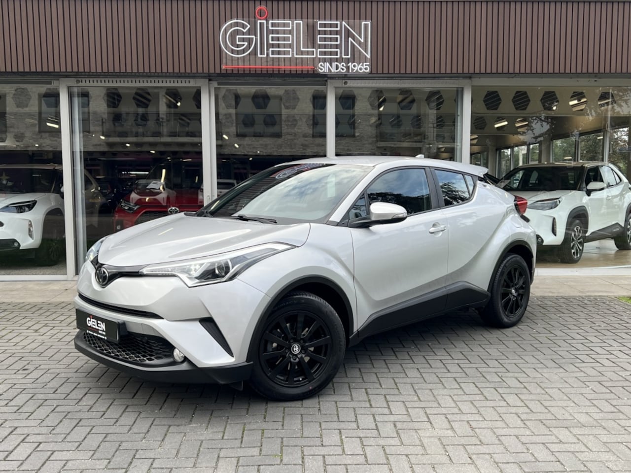 Toyota C-HR - 1.2 Turbo 116pk Dynamic | 2e eigenaar, Navigatie, Adaptive cruise control, Parkeercamera, - AutoWereld.nl
