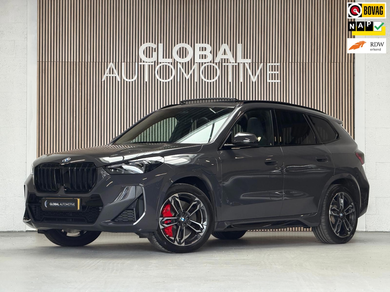 BMW X1 - XDrive25e - M SPORT PRO - PANORAMADAK - KUIPSTOELEN - HARMAN KARDON - NAP - 1E EIGENAAR - AutoWereld.nl