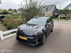 Kia e-Niro - Edition 64 kWh 3-FASE ACHTERUITRIJ CAMERA CARPLAY STUUR/STOELVERWARMING