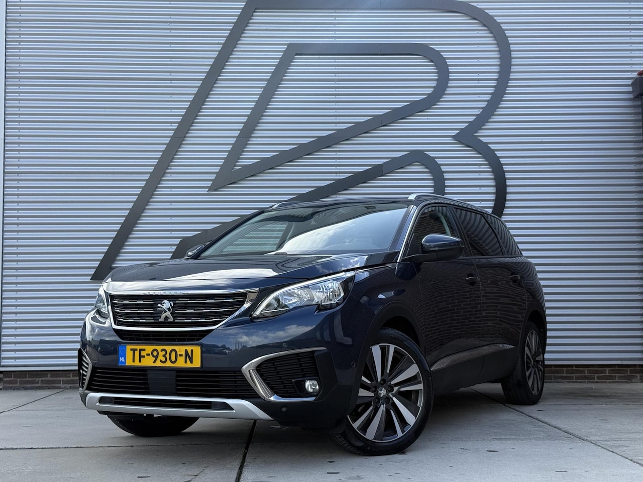 Peugeot 5008 - 1.2 PureTech Premium 7p. 2e Eigenaar|Camera|Carplay|Clima|Cruise|PDC V+A|Trekhaak|N.A.P|AP - AutoWereld.nl