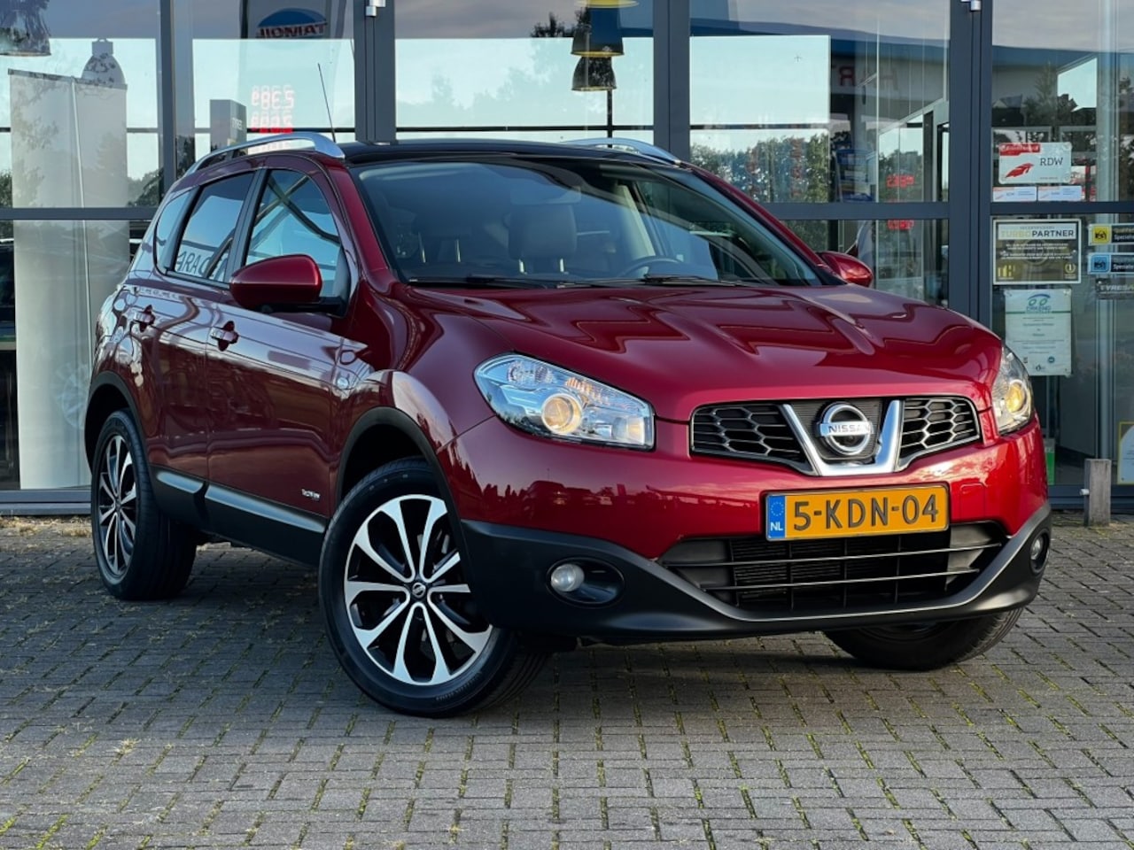 Nissan Qashqai - 1.6 Tech View 1.6 TECH VIEW, NAP, 1e Eigenaar, Pano, Trekhaak, 360camera - AutoWereld.nl