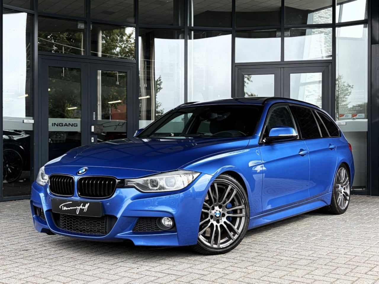 BMW 3-serie - 335i XDR. HIGH EXE. M-SPORT - PANO - LEDER - AutoWereld.nl
