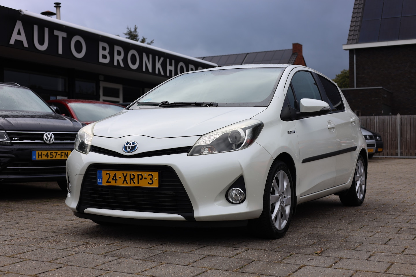 Toyota Yaris - 1.5 FULL HYBRID DYNAMIC I CAMERA I NAVI I NL AUTO I CRUISE - AutoWereld.nl