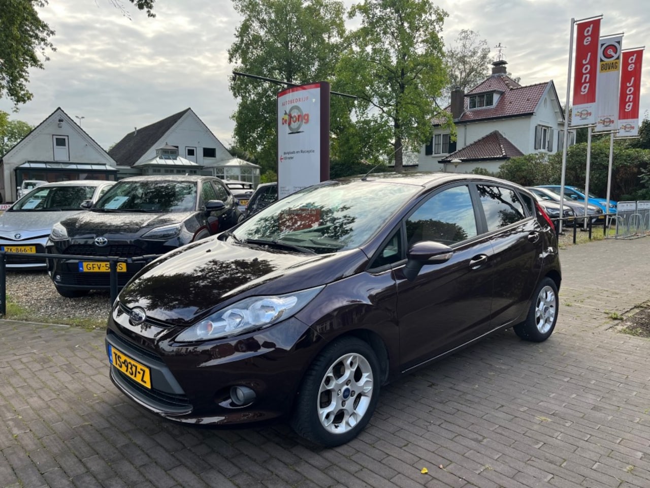 Ford Fiesta - 1.4 GHIA AUTOMAAT 5-DEURS / AIRCO / RADIO-CD / ELEK. RAMEN / 15'' LM-VELGEN - AutoWereld.nl