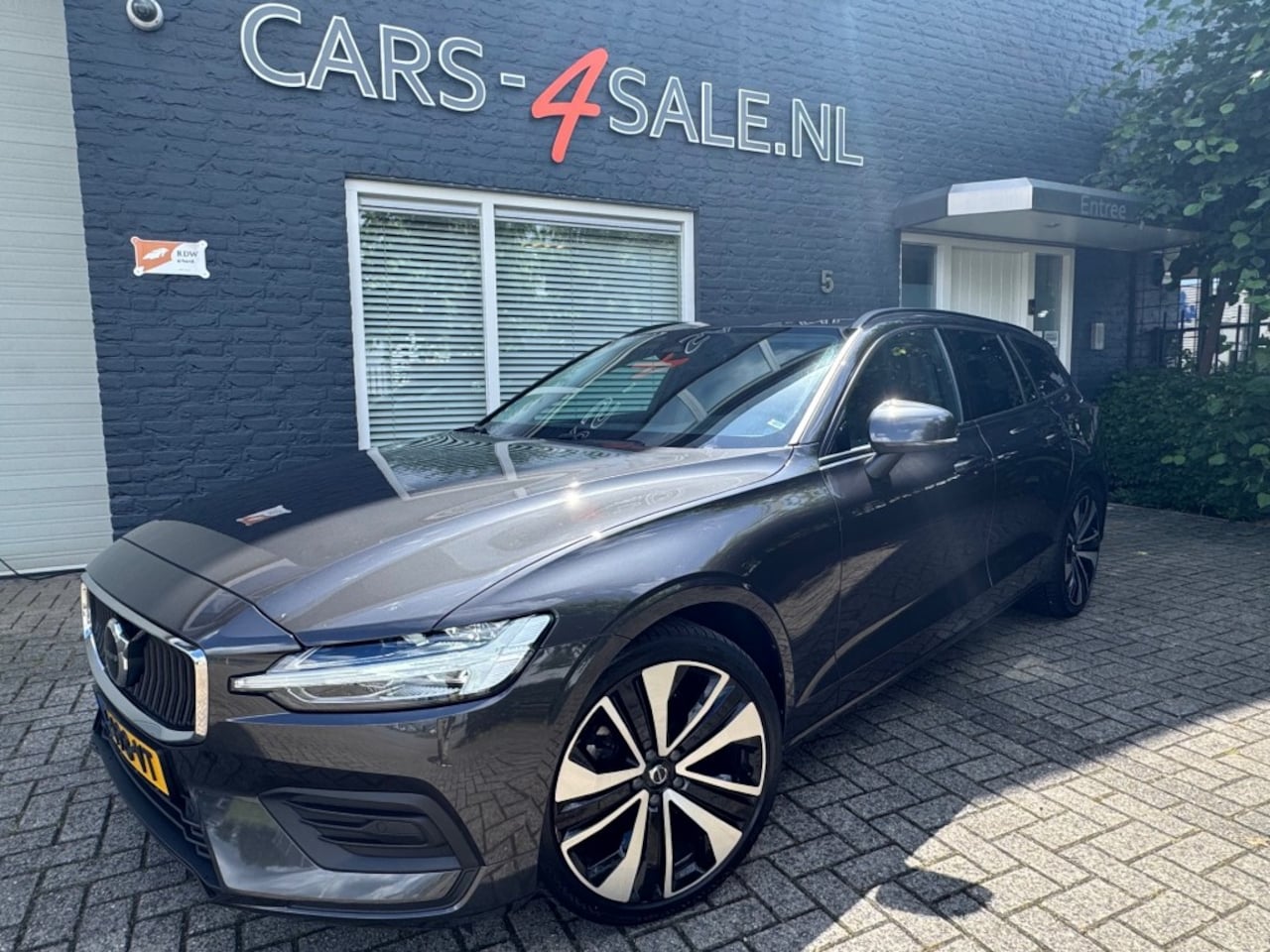 Volvo V60 - 2.0 B3 Autom. Edition + Camera + D-Glas + Leder + 19 inch Lmv - Facelift 2024! - AutoWereld.nl