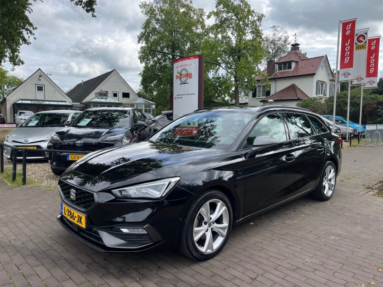 SEAT Leon Sportstourer - SPORTSTOURER 1.5 TSI FR BUSINESS INT. 150PK / ECC / CARPLAY / PDC / TREKHAAK - AutoWereld.nl